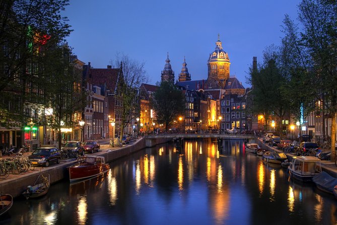 1-Hour Amsterdam Evening Canal Cruise - Entering the scene: what this evening canal cruise is really like