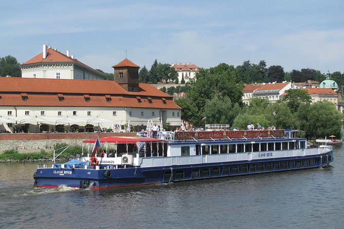 1 hour Prague Panoramic Vltava River sightseeing Cruise - Food and drinks: what’s available, what costs extra, and how to order