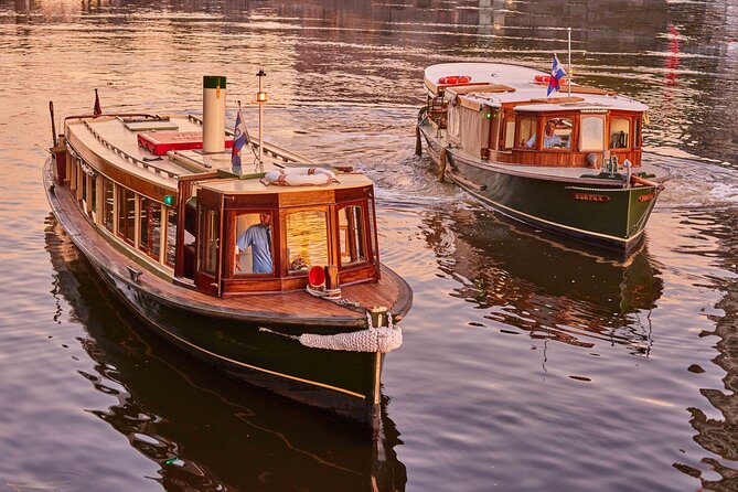 1 Hour Sight seeing Melbourne River Cruise on historic vessel - Up-River Highlights: Rowing Sheds, Federation Square, and the Big Sports Names