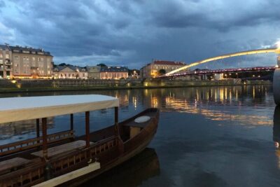 1 Hour Traditional Gondola Sightseeing Vistula River Cruise - The boat experience: calm water, small groups, and audio that keeps you on track