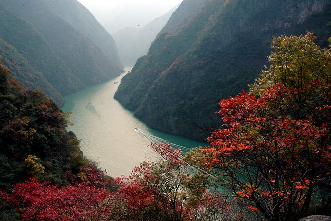 4D3N Yangtze River Cruise:Chongqing to Yichang by Victoria Cruise - Food, English Service, and Charges: The Stuff You Should Not Ignore