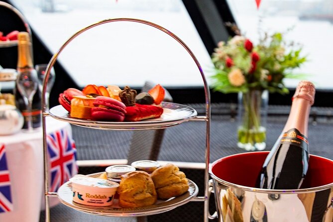 Afternoon Tea River Cruise on the Thames - Tower of London to The Shard: The westbound skyline pass