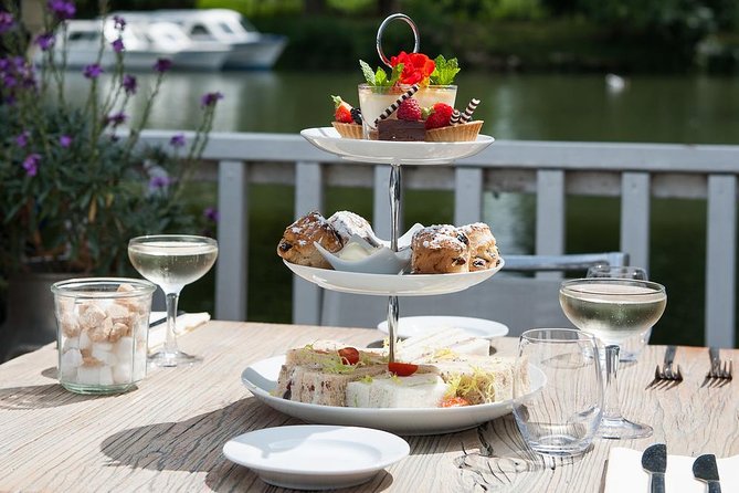 Afternoon Tea Sightseeing River Cruise in Oxford - Iffley Lock: the stop that turns a cruise into a moment