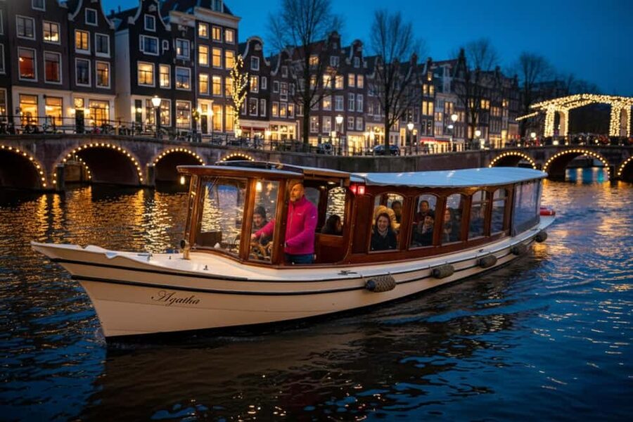 Amsterdam:1.5-Hour Canal Cruise local Guide, Drinks & Snacks - The electric open boat: why that small detail matters
