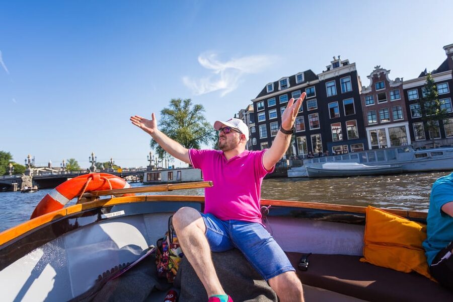 Amsterdam:1.5-Hour Canal Cruise local Guide, Drinks & Snacks - Route rundown: what you see from Rijksmuseum to Amsterdam Centraal