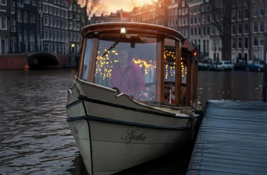 Amsterdam:1.5-Hour Canal Cruise local Guide, Drinks & Snacks - What’s the real value of $25 for 1.5 hours?