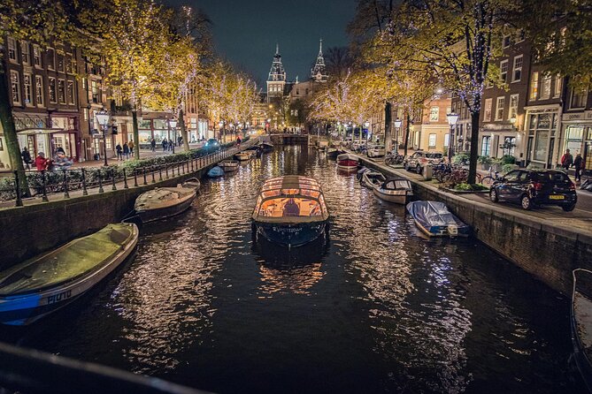 Amsterdam: 1-Hour Canal Cruise in the Evening - An evening cruise that helps you read Amsterdam