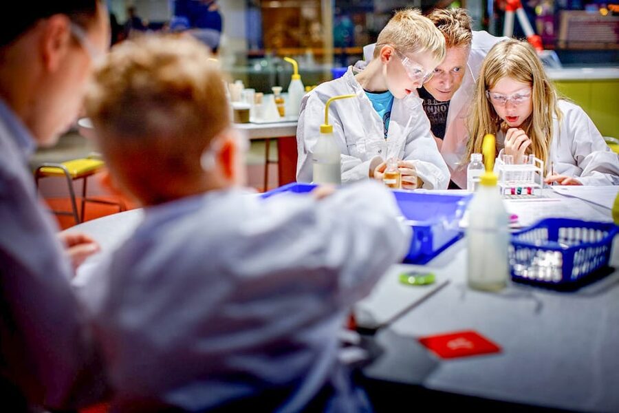 Amsterdam: 1-Hour Canal Cruise & NEMO Science Museum - Practical tips that help the day feel easy