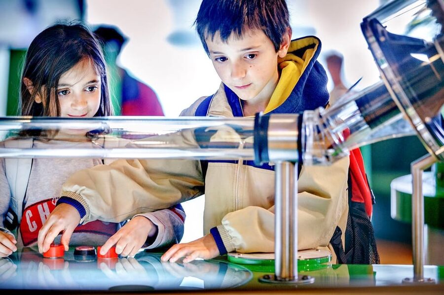 Amsterdam: 1-Hour Canal Cruise & NEMO Science Museum - Timing your day: a smooth flow from boat to museum