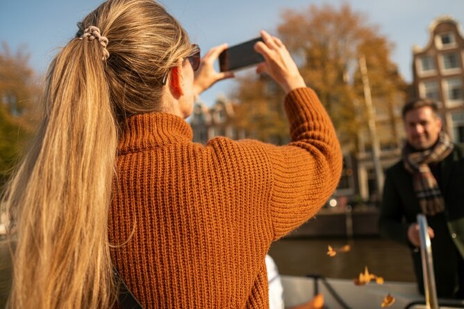 Amsterdam 1-Hour Canal Cruise With Live Guide - The 1-Hour Route Explained: Stop by Stop What You’ll Float Past