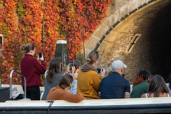 Amsterdam 1-Hour Canal Cruise With Live Guide - Comfort on Board: Blankets, Umbrellas, and a Bar You’ll Actually Use