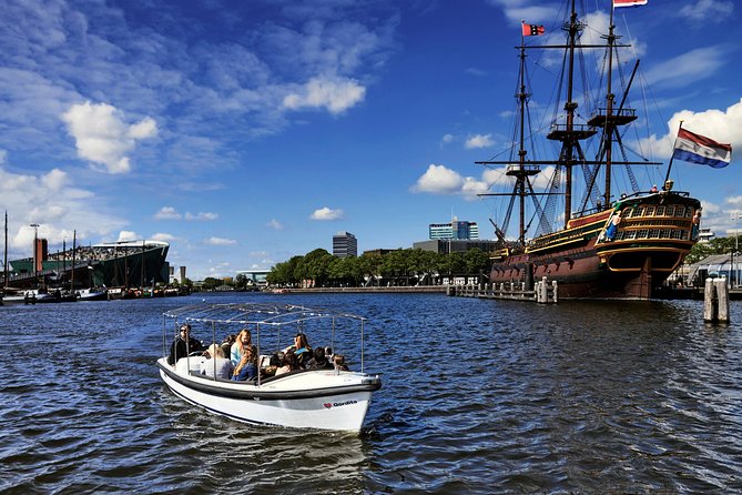 Amsterdam 2-hour Private Canal Cruise with Live Guide and Drinks - Meeting at Prinsengracht 375 and getting settled on board