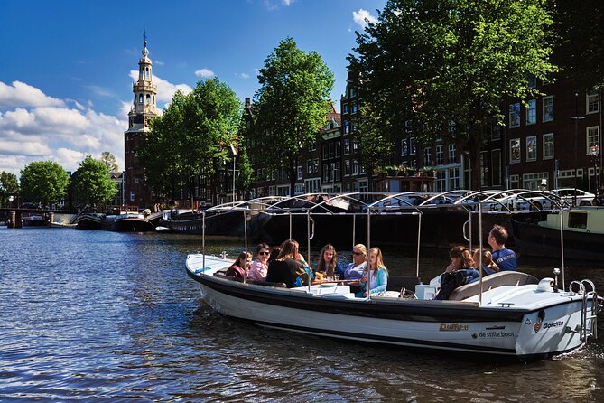 Amsterdam: 60-Minute Guided Private Canal Cruise with Drinks - Getting on board at Prinsengracht 375 and settling in