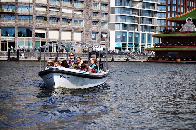 Amsterdam: 60-Minute Guided Private Canal Cruise with Drinks - Watching Anne Frank House from the canal: what you’ll notice