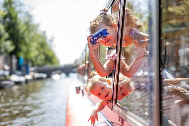 Amsterdam: 75 Minute City Canal Cruise with Audio Guide - Snackbox + warmth factor: what comfort looks like on a cold day