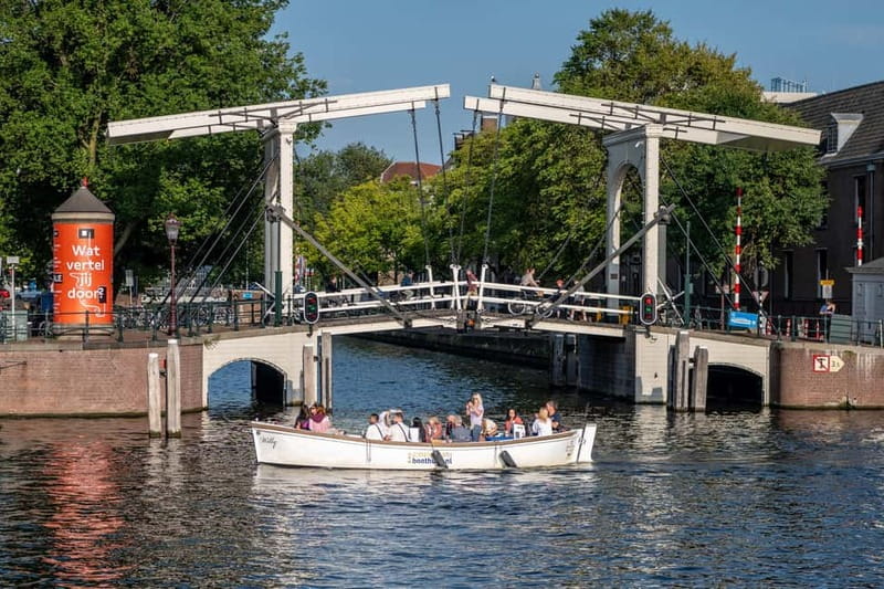Amsterdam: 75 minute Open Boat Canal Cruise with Live Guide - Photos and comfort on an open boat (what to pack for)