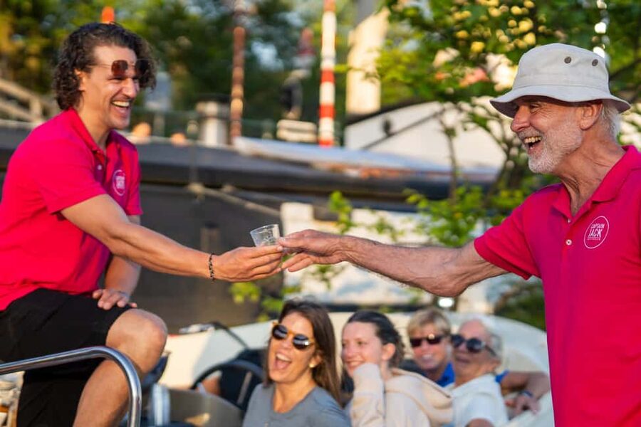 Amsterdam: 90 min Cosy Canal Cruise w. Bar & Snacks on board - On-Board Drinks and Dutch Snacks: Cozy, Not Chaotic