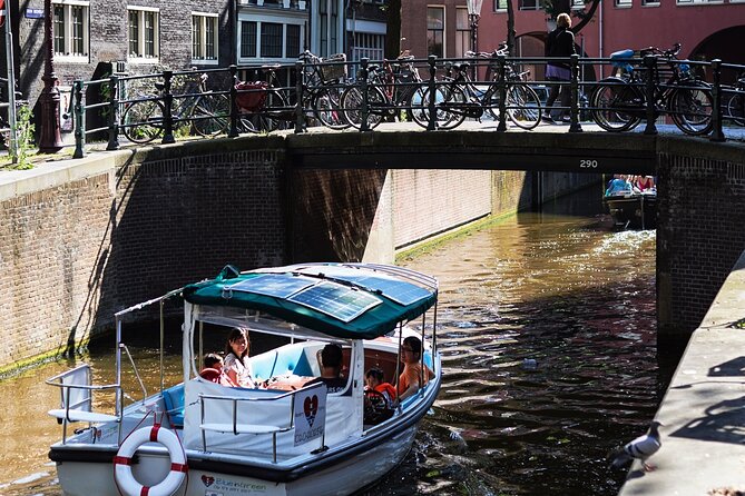 Amsterdam 90-min Private Canal Cruise with Live Guide and Drinks - Herengracht and the Golden Bend: Where Merchant Power Shows