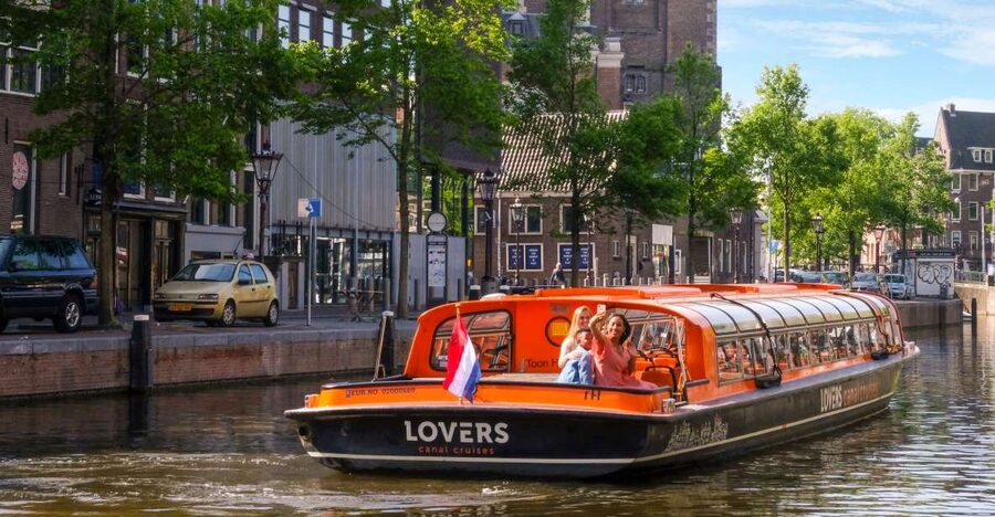 Amsterdam: Amsterdam Dungeon and Canal Cruise Entry Ticket - Why this Dungeon plus canal cruise combo works