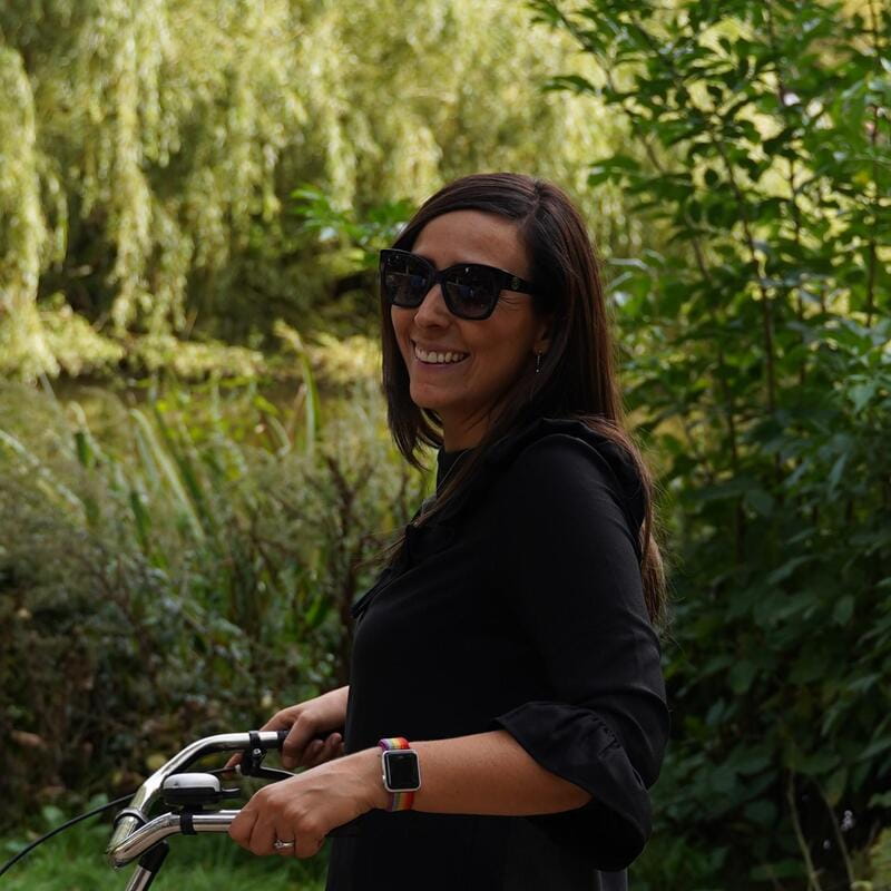 Amsterdam Bike Tour in Small Group + Optional Canal Cruise - Amsterdam Centraal Station to Artis Zoo: Starting With Direction