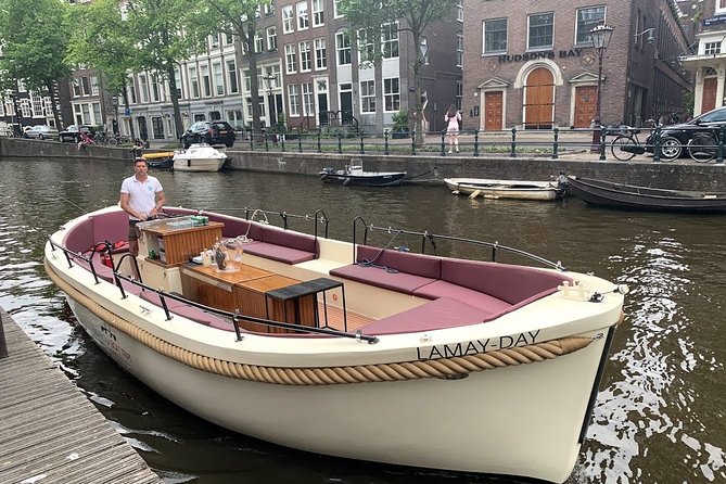 Amsterdam canal cruise in open boat – Guided tour - Listening tips: how to get the best from the skipper-host narration