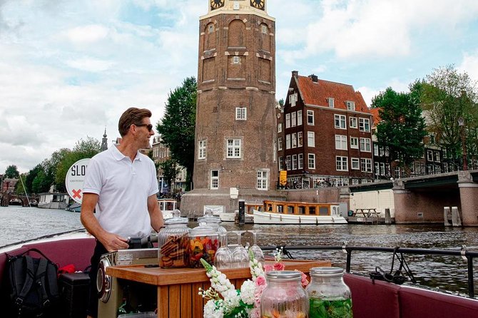 Amsterdam canal cruise in open boat – Guided tour - Where the cruise starts: Stationsplein 17 and how to avoid boarding stress
