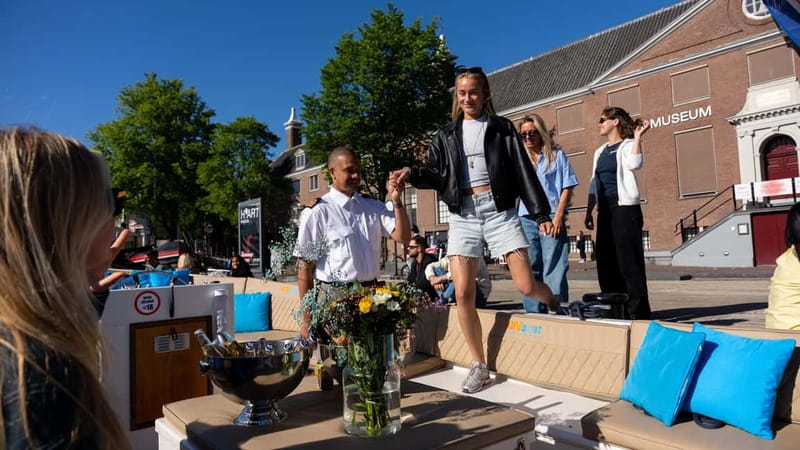 Amsterdam: Canal Cruise in Open Boat with Drink Option - The one-hour route: what you’ll actually see as you glide along