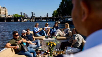 Amsterdam: Canal Cruise in Open Boat with Drink Option - Open-boat cruising with optional drinks: short trip, real change of pace