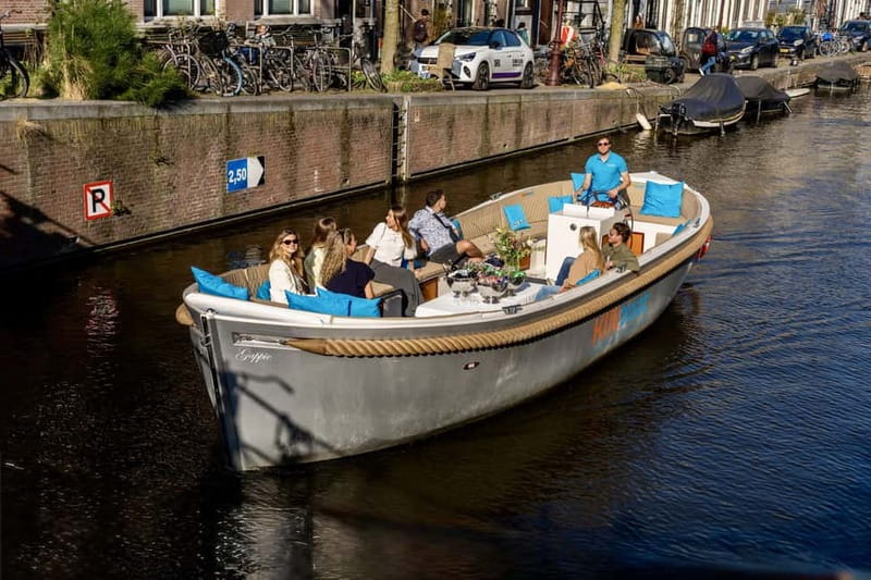 Amsterdam: Canal Cruise in Open Boat with Drink Option - Stop-by-stop: what to watch for along the canal route