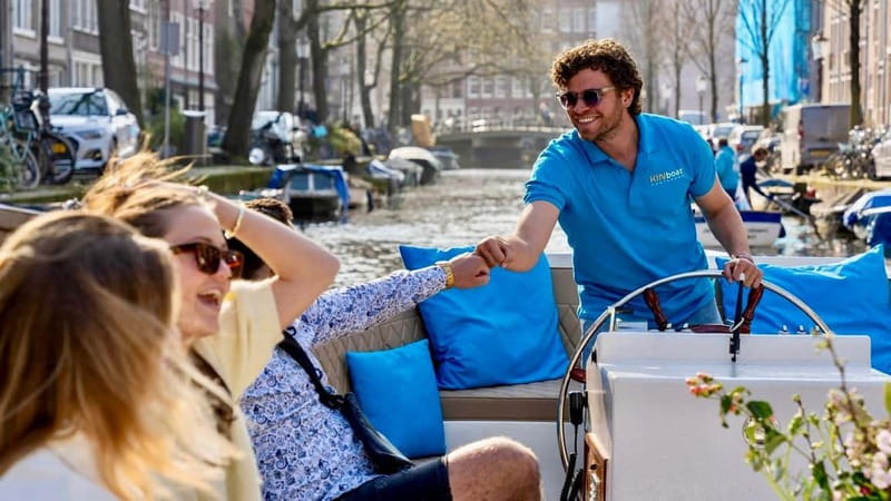 Amsterdam: Canal Cruise in Open Boat with Drink Option - Who should book this cruise (and who might not)