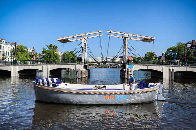 Amsterdam Canal Cruise in Open Boat with Unlimited Drinks Option - Boat size, crowds, and how to pick your time window
