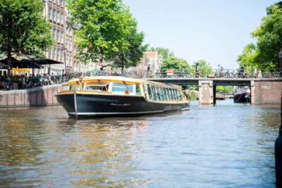 Amsterdam canal cruise with culinary burger or cheese & wine - Burger Cruise vs Cheese & Wine: What You Actually Get