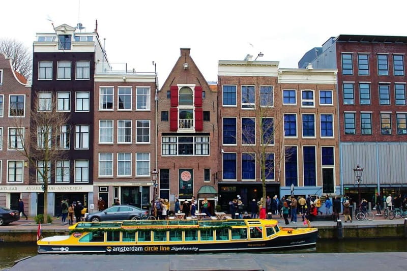 Amsterdam canal cruise with culinary burger or cheese & wine - Should You Book This Amsterdam Dinner Canal Cruise?