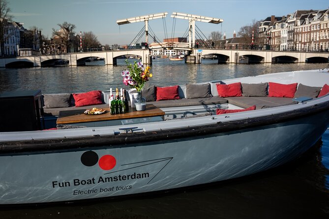 Amsterdam Canal Cruise with Dutch Pancakes and Drinks - Canal Views Plus Dutch Pancakes: The Real Value of This 1-Hour Cruise
