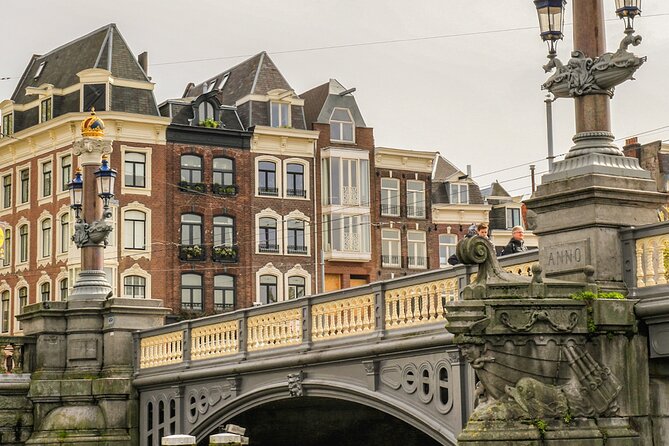 Amsterdam Canal Cruise with German Guide and unlimited drinks - Photo-stop moments: the 7 Bridges, houseboats, and the Love Bridge
