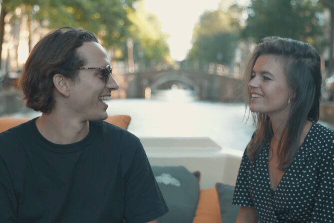 Amsterdam Canal Cruise with German Guide and unlimited drinks - How long it lasts (and why one hour is both perfect and not enough)