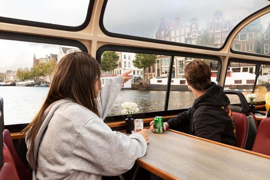 Amsterdam: Canal Cruise with Live Commentary & Audio Guide - Key Things I’d Focus On
