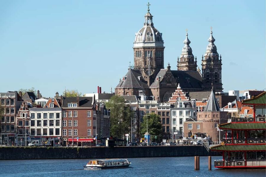 Amsterdam: Canal Cruise with Live Commentary & Audio Guide - The 75-Minute Route That Hits the Big Names