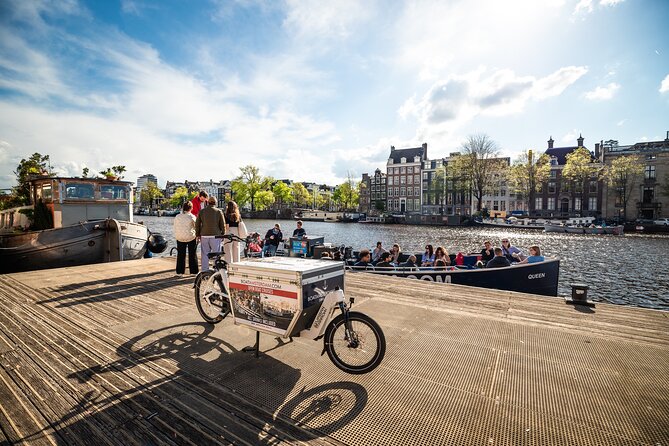Amsterdam Canal Cruise with Live Guide and Two Drinks - The Boat Ride Itself: open-air electric comfort and real photo angles