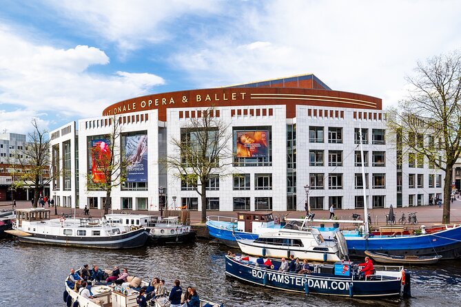 Amsterdam Canal Cruise with Live Guide and Two Drinks - Nine Streets shopping district cruise: perspective for a different Amsterdam