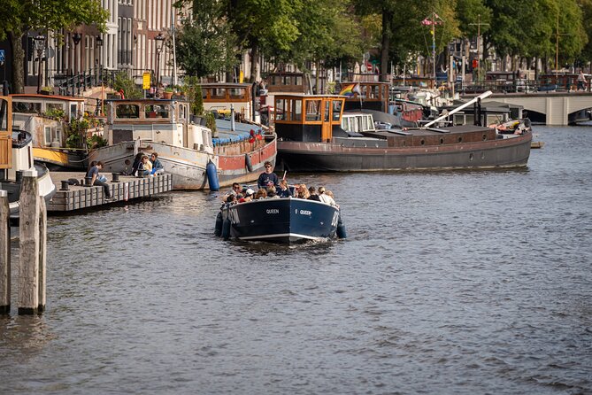 Amsterdam Canal Cruise with Live guide & Two drinks - Central St. - The Canal Route: Old City Centre, Small Canals, Central Station Views