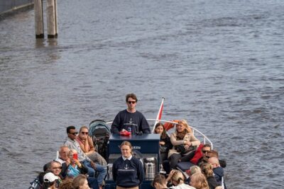 Amsterdam Canal Cruise with Live guide & Two drinks - Central St. - Meeting at Stationsplein 24: How to Avoid the Most Common Headaches