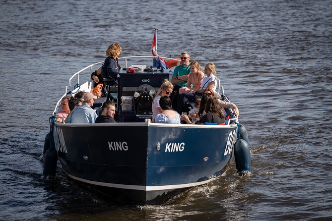 Amsterdam Canal Cruise with Live guide & Two drinks - Central St. - Live Guide Pace: Relaxed Stories With Photo-First Moments