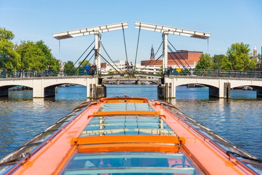 Amsterdam: City Centre Canal Cruise including Audioguide - Quick hits before you board