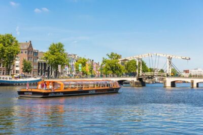 Amsterdam: City Centre Canal Cruise including Audioguide - Where you start changes what you’ll see