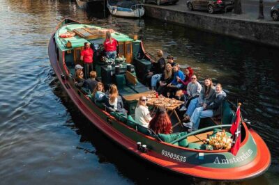 Amsterdam Classic Canal Cruise on a Historic Tugboat - Leaning houses, sinking foundations, and what you’re actually seeing