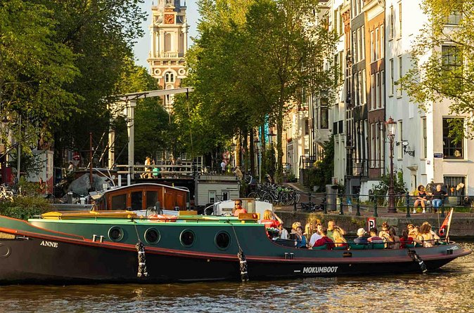 Amsterdam Classic Canal Cruise on a Historic Tugboat - Comfort, drinks, and small-group pacing (the stuff that matters)