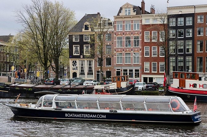 Amsterdam Classic Canal Cruise with Live Guide - Amstel River and the classic canal belt: Herengracht and Prinsengracht