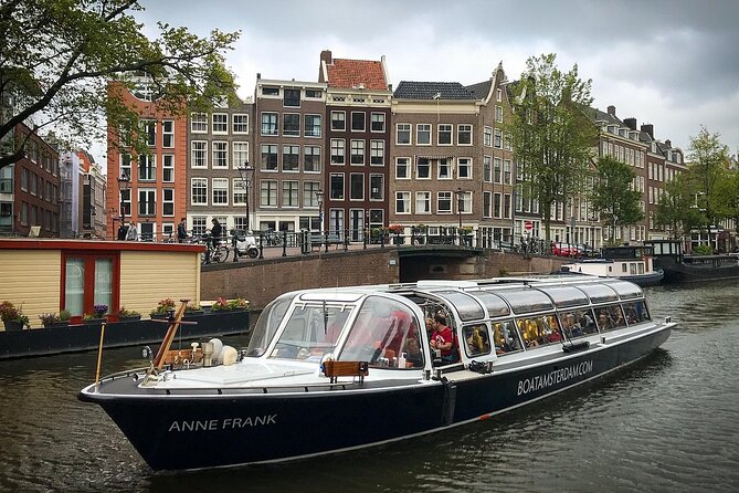 Amsterdam Classic Canal Cruise with Live Guide and Two Drinks - Key highlights you’ll feel right away