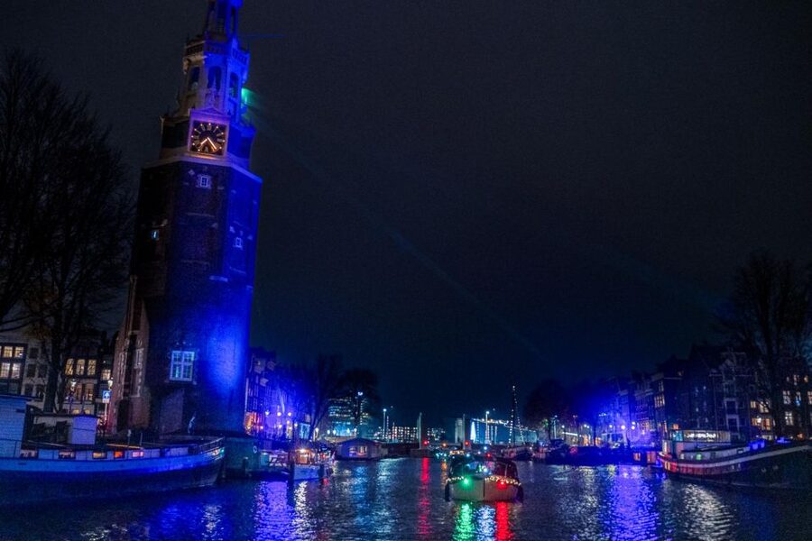 Amsterdam: Cozy Evening Canal Cruise With Open Bar Option - Who this cruise is best for